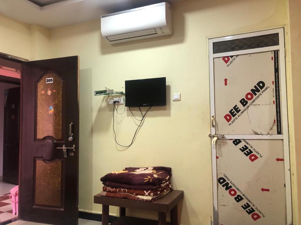 New Yanti Guest House Ujjain Buitenkant foto