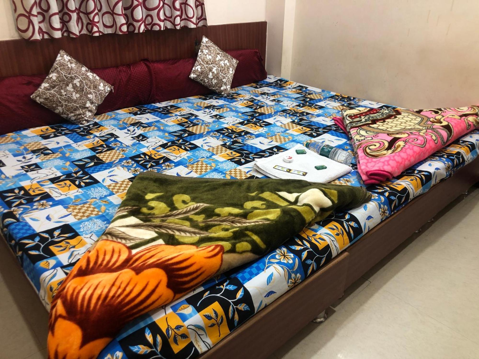 New Yanti Guest House Ujjain Buitenkant foto